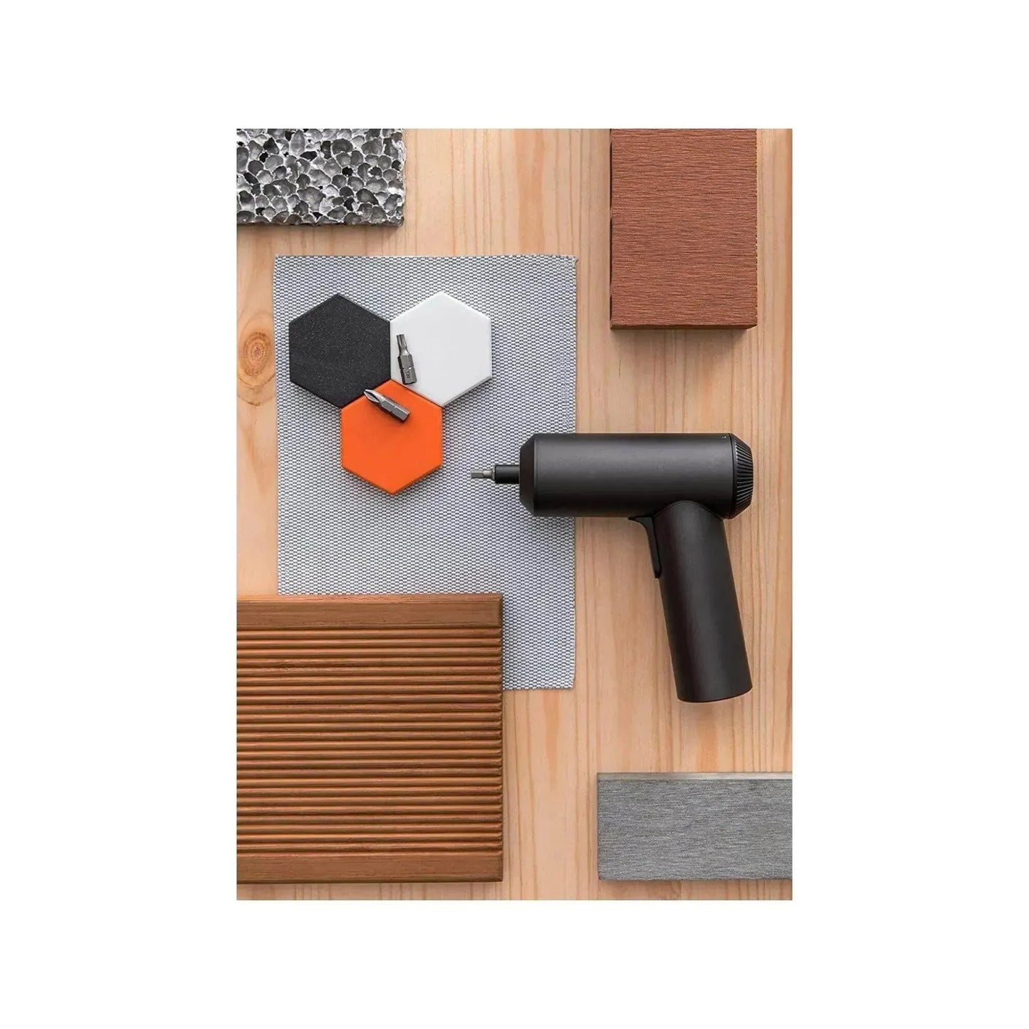 يحتوي على ١٢ رأس مفك من سبائك s2 الفولاذية مع قضيب تمديد ٦٠ ملم متوفر لدى اكس ستور في قطر