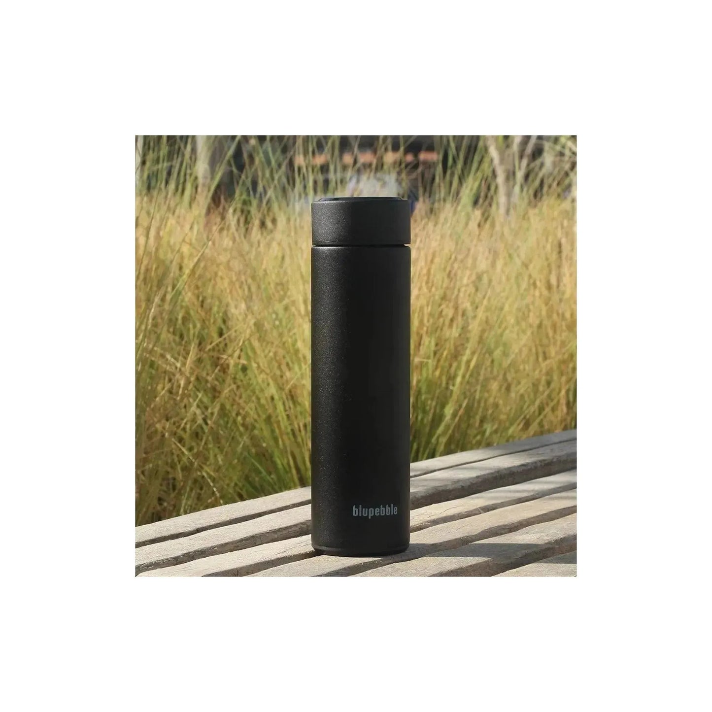 زجاجة مياه ذكية معزولة بتقنية بلو بيبل، تحتوي على مستشعر دقيق لدرجة الحرارة وقاعدة مانعة للانزلاق، متوفرة لدى اكس ستور في قطر