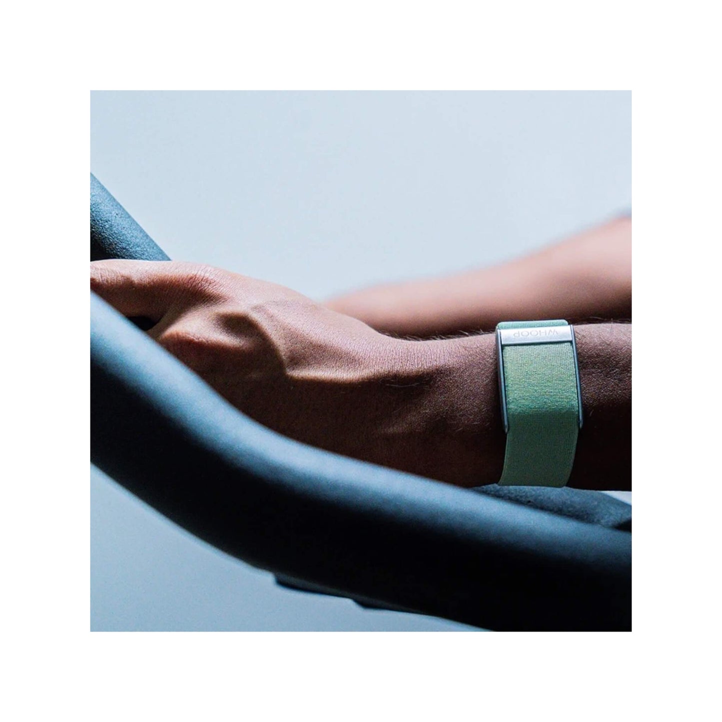 سير ووب هيدرو نت، بتصميم مقاوم للماء وخفيف الوزن، مثالي لنمط الحياة النشط وتتبع اللياقة، متوفر لدى اكس ستور في قطر.