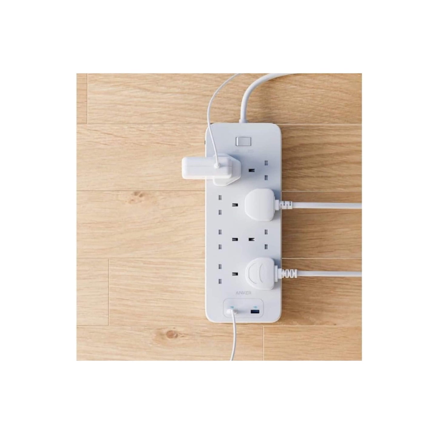 مشترك كهربائي مزود بمنافذ AC ومنفذين USB (بإجمالي ١٢ واط) لشحن حتى ١٠ أجهزة متوفر لدى اكس ستور في قطر