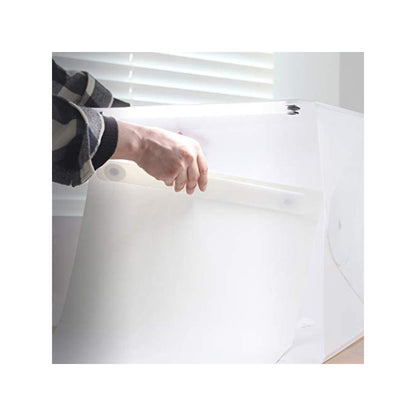 ‫احصل على استديو ORANGEMONKIE Foldio2 Plus من اكس ستور في قطر. إضاءة LED ثلاثية، قابل للطي، مثالي لتصوير احترافي للمنتجات. 