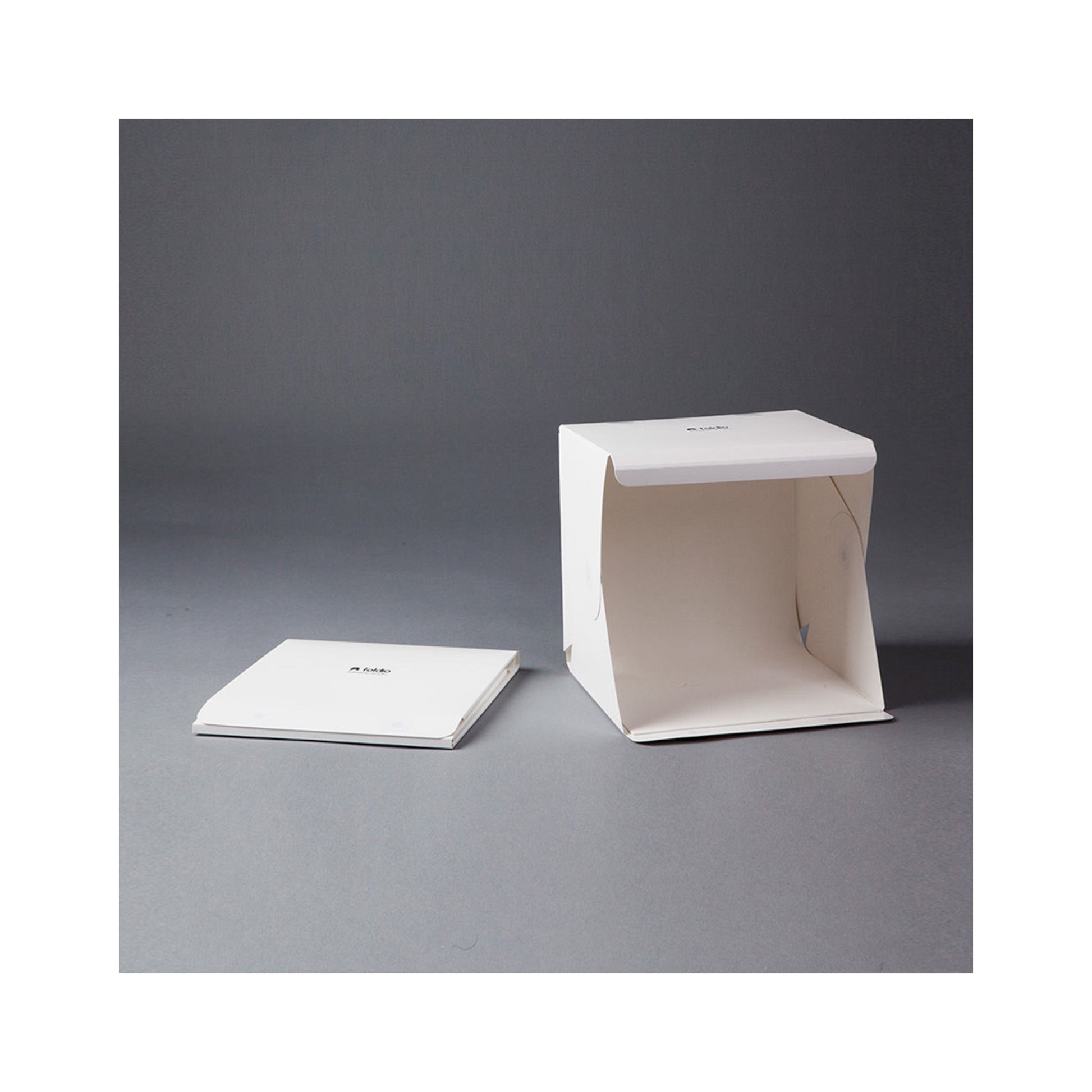 ‫احصل على استديو Foldio1 من ORANGEMONKIE من اكس ستور في قطر. تصميم قابل للطي, إضاءة, خلفيات متعددة تصوير احترافي للمنتجات