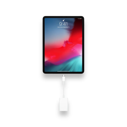 ‫احصل علي ‫قارئ بطاقات SD بمنفذ USB-C أصلي من ابل لدي اكس ستور في قطر. نقل سريع UHS-II، متوافق مع Mac وiPad وiPhone‬. 