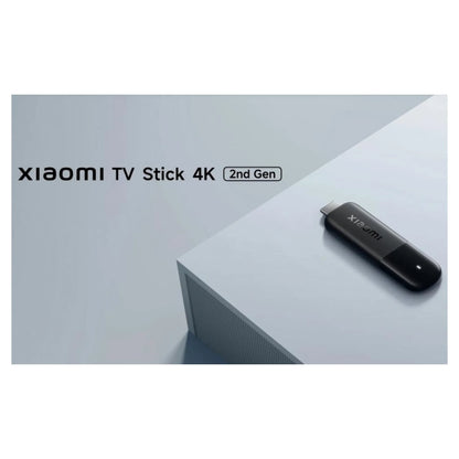‫شاومي TV Stick 4K الجيل الثاني‬ من اكس ستور في قطر. مع Google TV ودعم Dolby Vision وWiFi 6. تصميم صغير وخفيف مناسب للسفر.