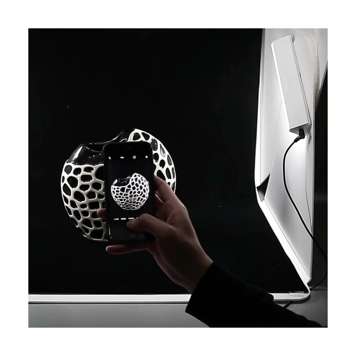 Get ORANGEMONKIE Foldio3 25" Photo Studio from xStore.qa in Qatar, Portable mini photo studio by ORANGEMONKIE