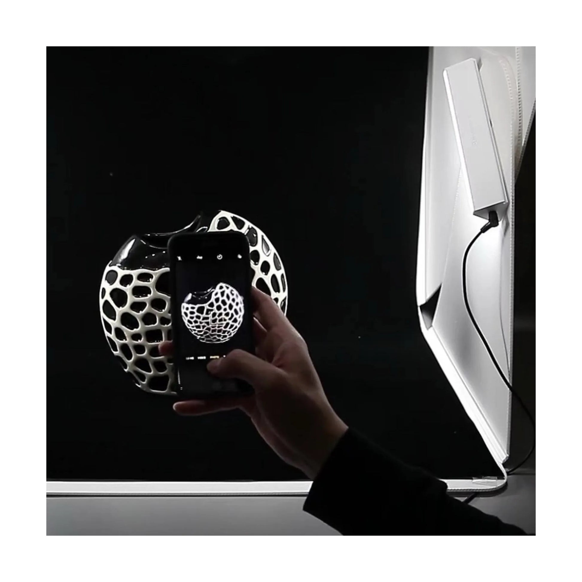 Get ORANGEMONKIE Foldio3 25" Photo Studio from xStore.qa in Qatar, Portable mini photo studio by ORANGEMONKIE